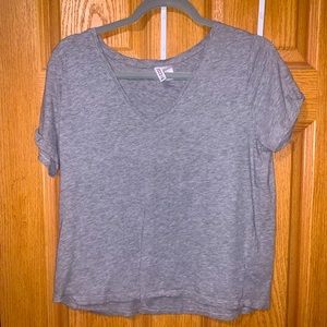 loose v neck gray t-shirt